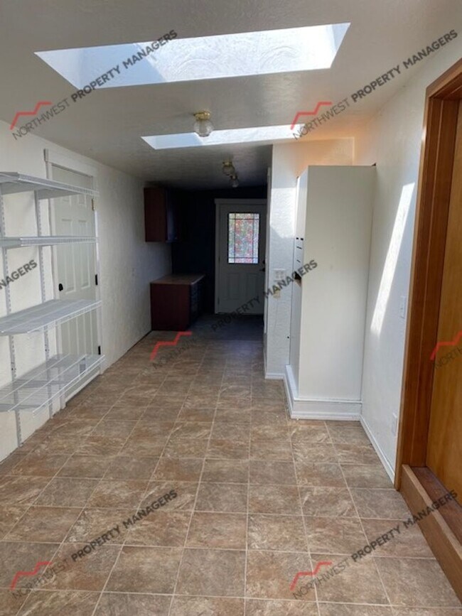 Building Photo - STATUS: *AVAILABLE* | R297 | $2600
