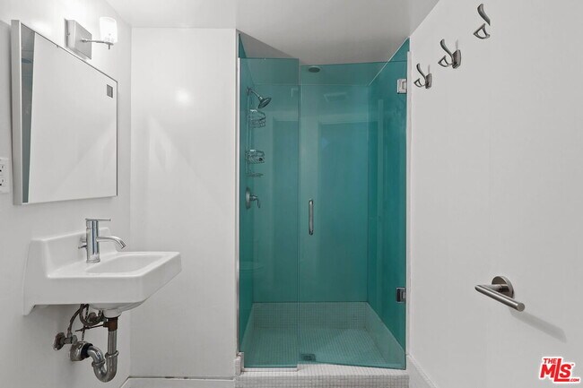 Building Photo - 7 Vicente Ter