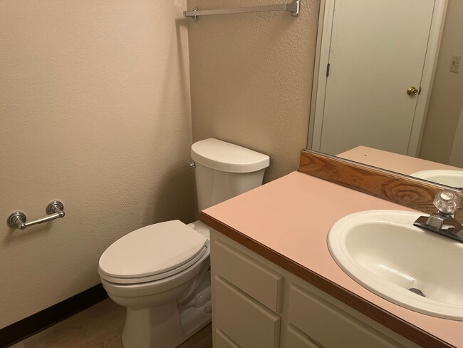 Building Photo - Beautifully Updated West Linn Home Near West Linn High School