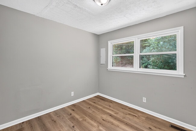 Building Photo - 156 B St