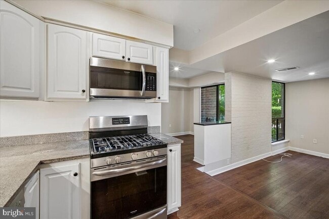Building Photo - 9907 Blundon Dr