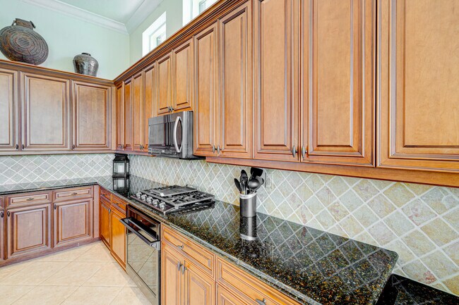 Building Photo - 119 Esperanza Way