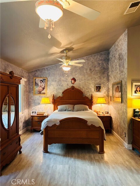 Building Photo - 1908 E Calico Dr