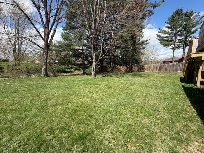 Building Photo - 2 Bed 1 Bath Side By Side Duplex in Port Edwards