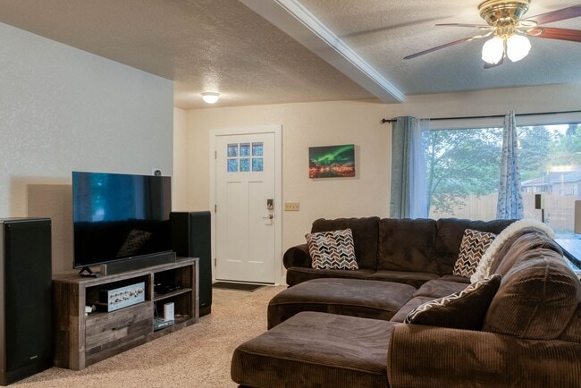 Building Photo - Hot Tub, Heated 3-Car Garage, Pet-Friendly, Enclosed Yard With Privacy Fence