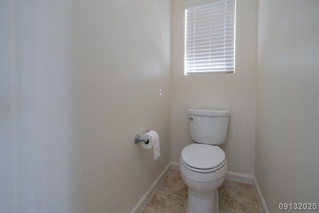 Building Photo - 4 Bed 3 Bath in Ocean Pointe