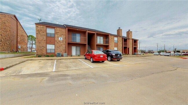 Building Photo - 904 University Oaks Blvd