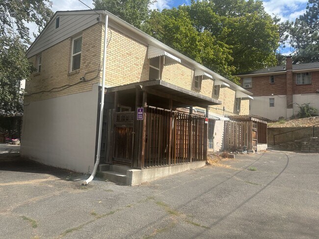 Primary Photo - 808 W 11th Ave