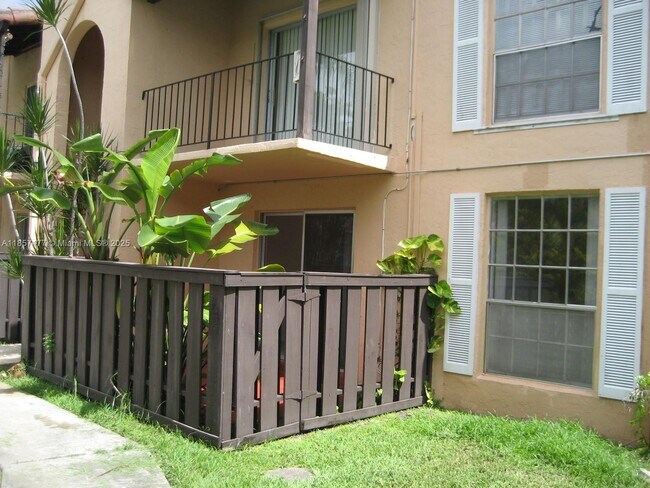 Primary Photo - 10748 N Kendall Dr