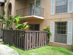 Building Photo - 10748 N Kendall Dr