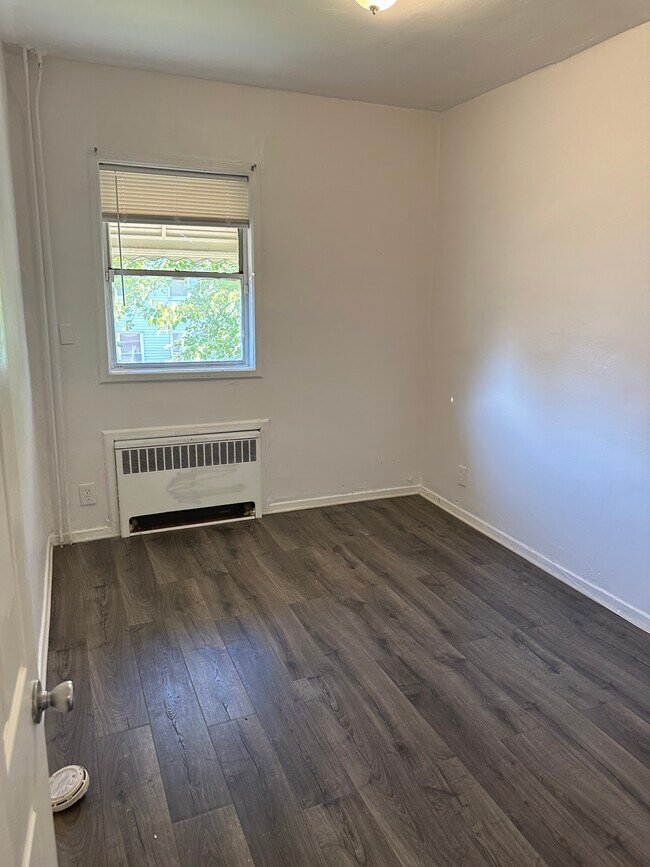 Building Photo - 53 Terhune Ave