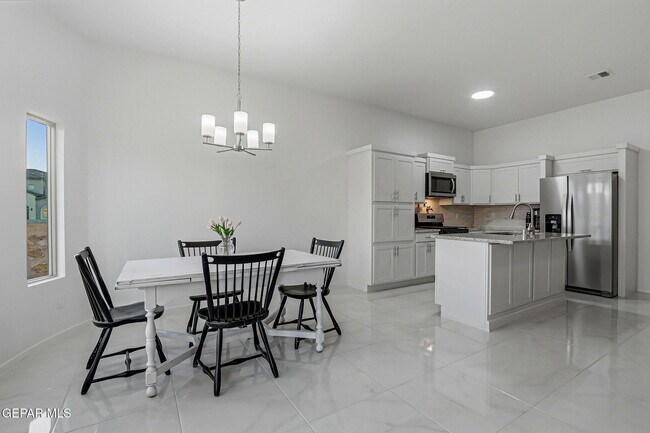 Building Photo - 13808 Paseo Sereno Dr