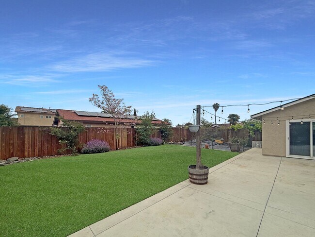 Building Photo - Great 4B/2BA House in Escondido!
