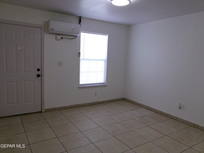 Building Photo - 303 McClintock Dr