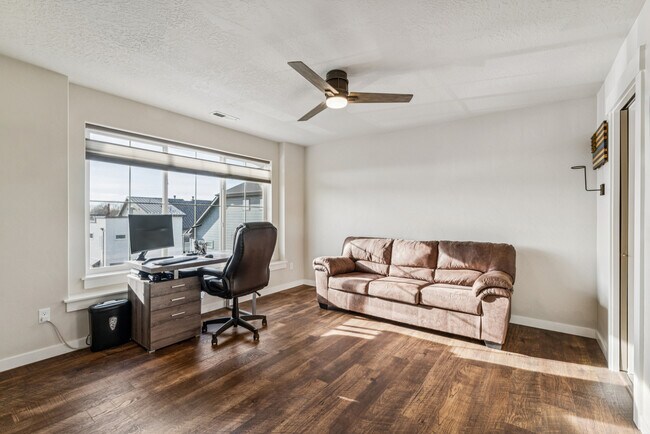 Building Photo - 3369 E Exacta Ln