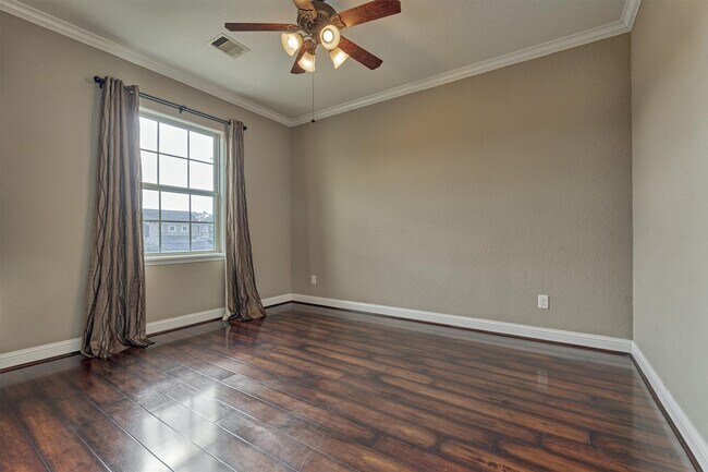 Building Photo - 106 Bella Luce