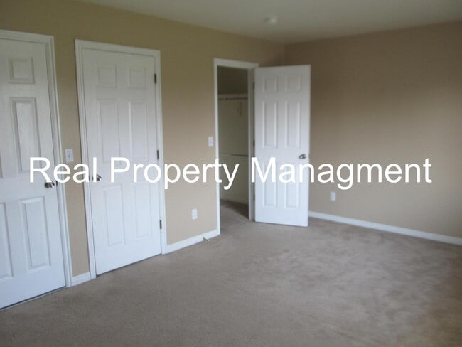 Building Photo - A Great 2 Bed, 1.5 Bath Town Home in Logan...