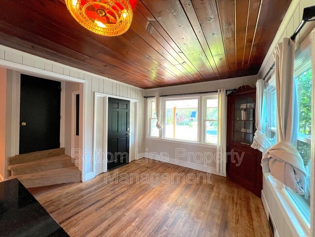 Building Photo - 613 Charlotte Ave