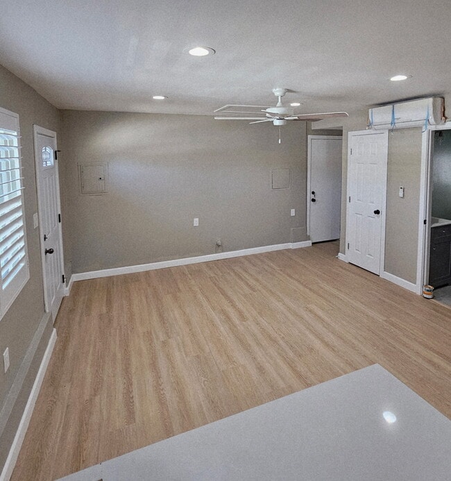 Building Photo - 1205 W Vesta St