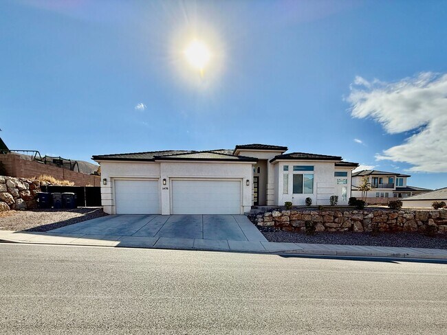 Building Photo - Lovely Three Bedroom Home with RV parking in Shooting Star - Washington Fields