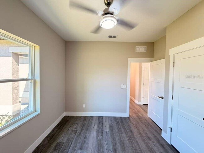 Building Photo - 2 Slate Wood Ct