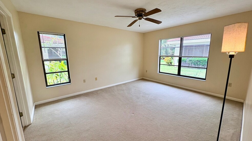 Building Photo - 5001 Vivienda Way