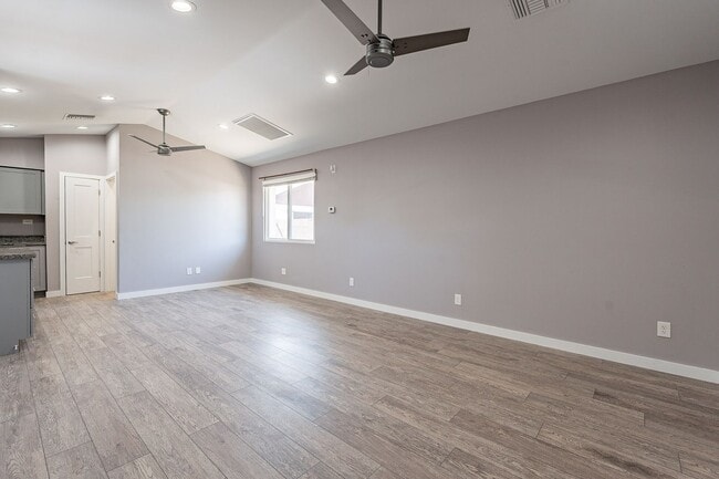 Building Photo - Spacious studio with just what you need!