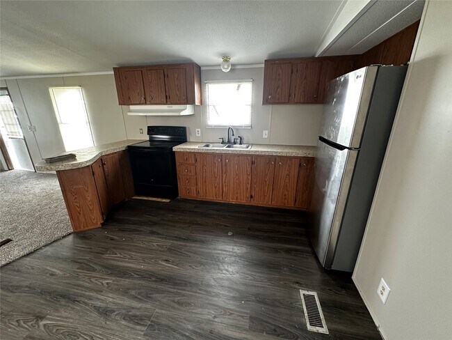 Building Photo - 2021 N Battlebell Rd