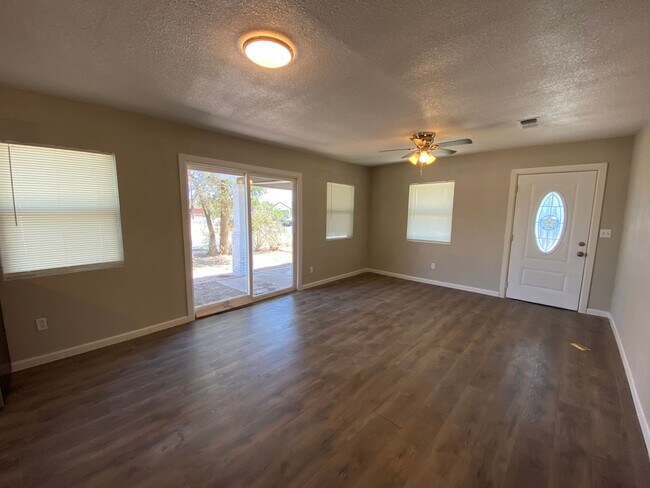 Building Photo - 3 Bed 2 Bath near Texas Tech Now Available!