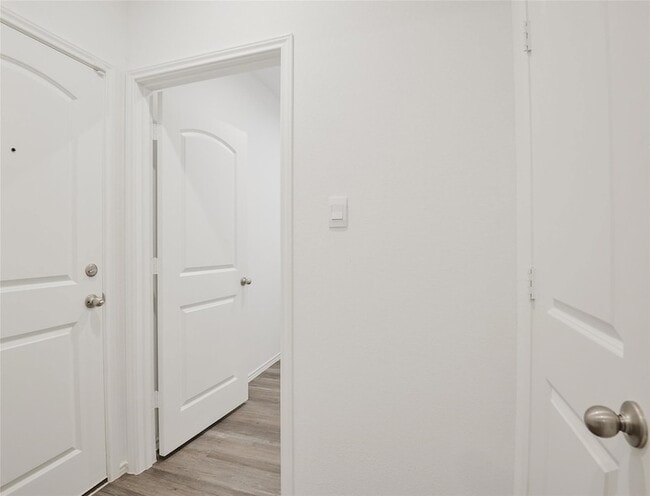 Building Photo - 1055 Llano Trl