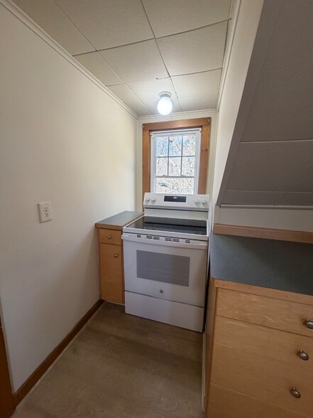 Building Photo - 190 Hoskins Rd