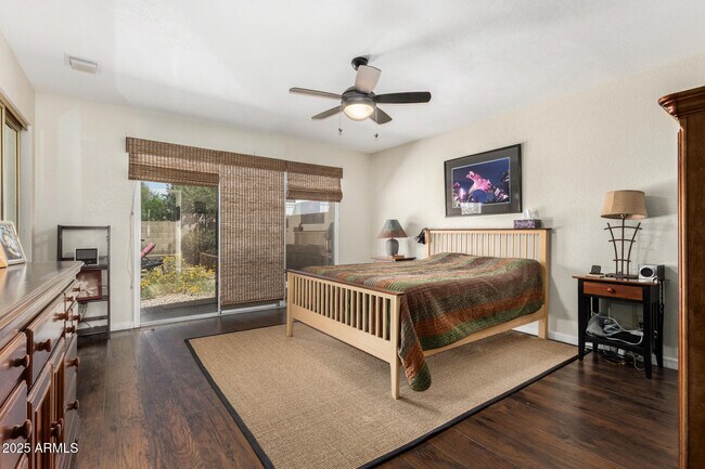 Building Photo - 1012 E Wagon Wheel Dr