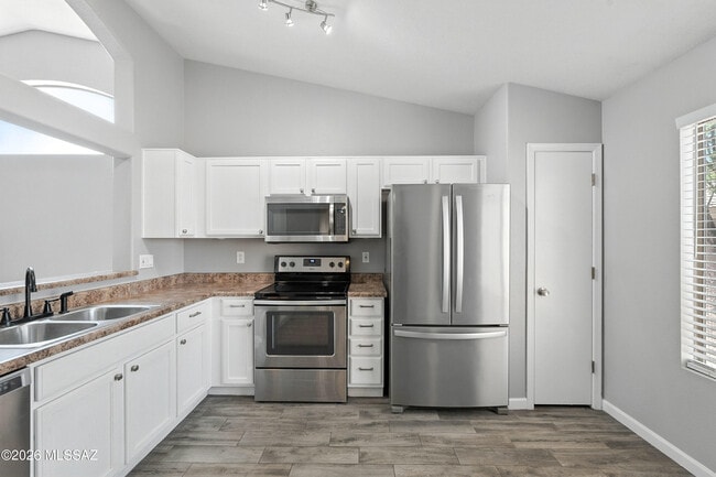 Building Photo - 8515 Placita De Lorena