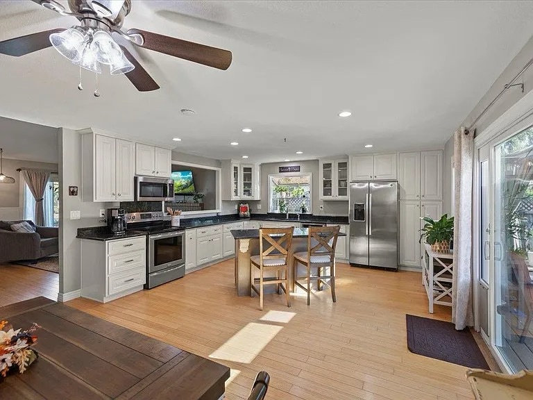 Building Photo - 7330 Wren Ave