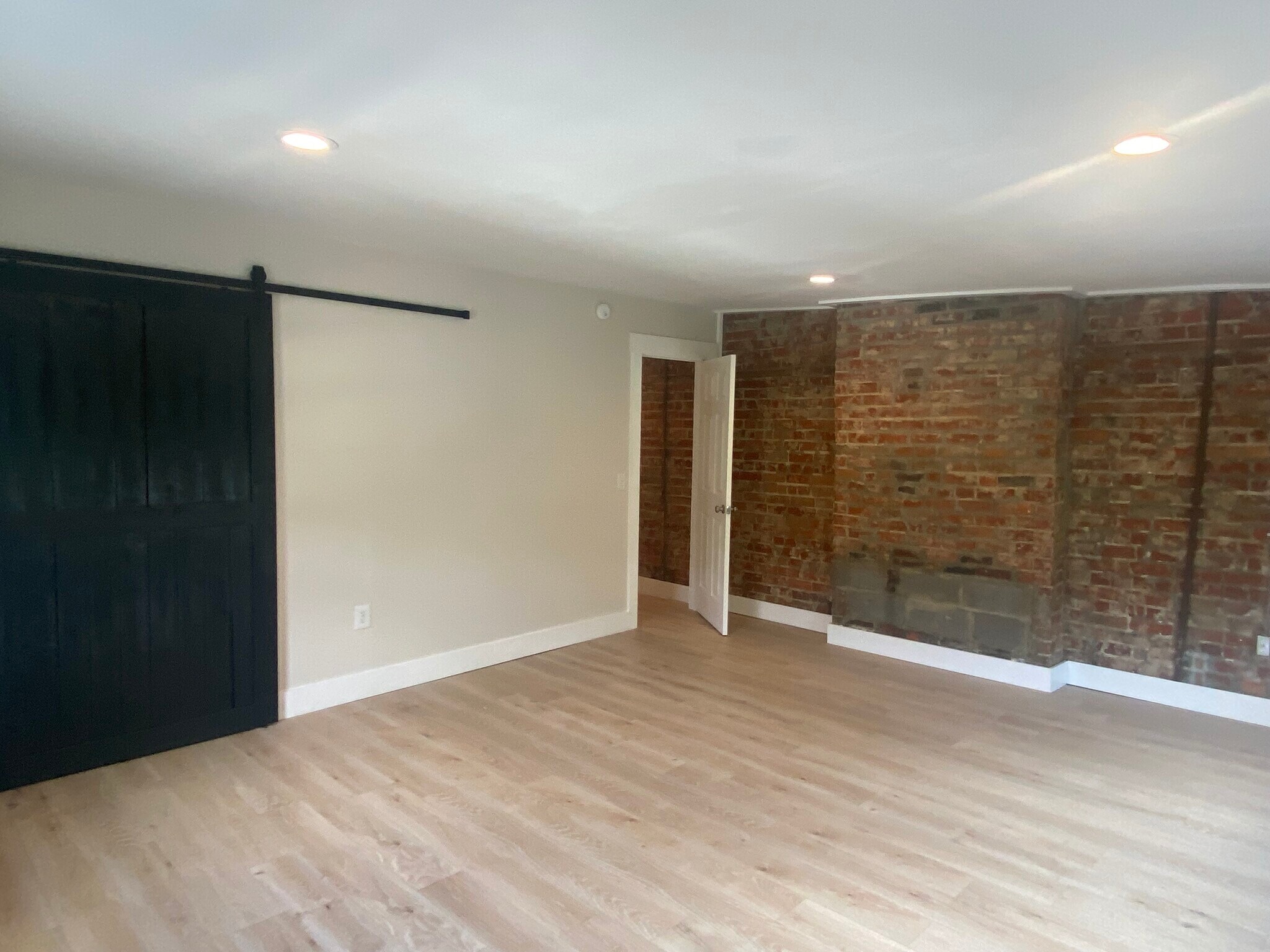 Building Photo - 427 Klotter Ave