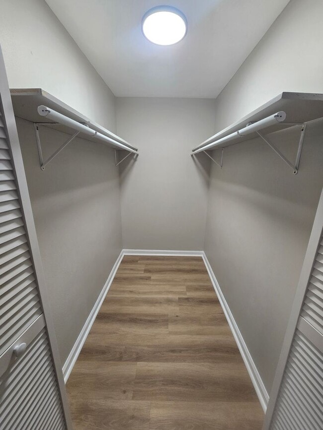 Building Photo - Welcome Home to Bellagio South Living: Where Comfort Meets Convenience