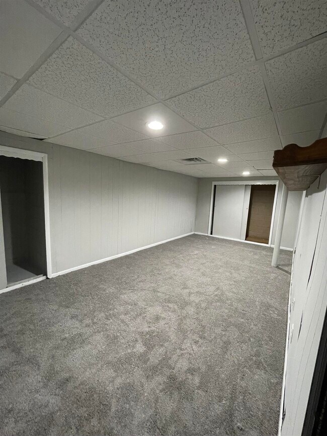 Building Photo - 1808 Meadowglades Dr