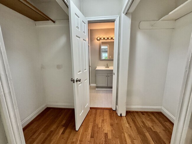 Building Photo - Recently Updated 4-Bedroom Ranch Home w/a 2 Bedroom Guest Cottage! Ready 05-01-26! Pet Friendly Home