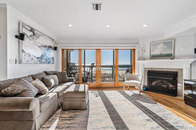 Building Photo - 422 Oceanfront