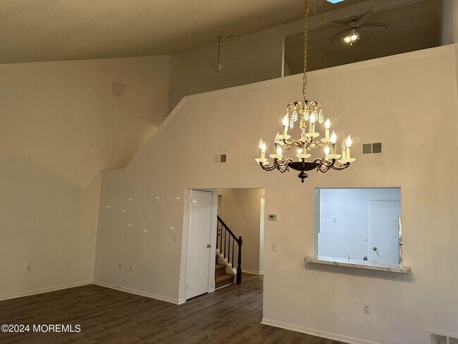 Building Photo - 204 Forsythia Ln