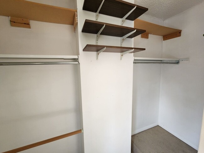 Building Photo - Beautifully remodeled 2 bed, 1 Bath townho...