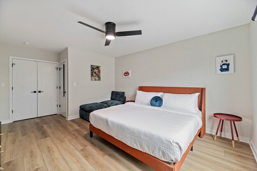 Building Photo - 2337 W Touhy Ave