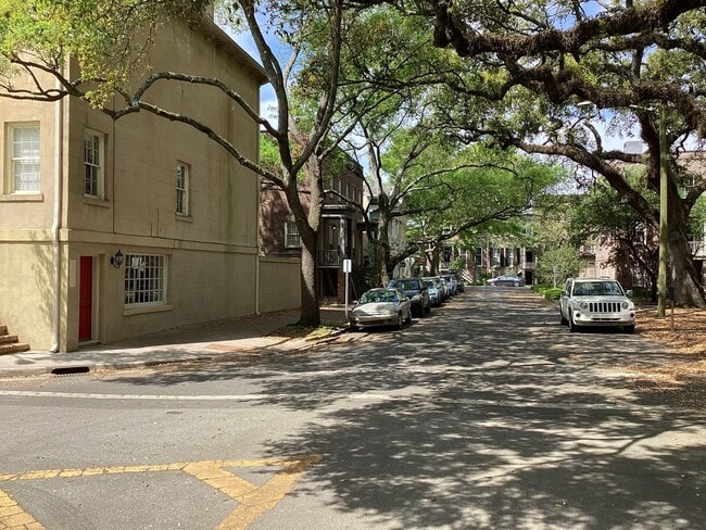 Building Photo - 431 Barnard St