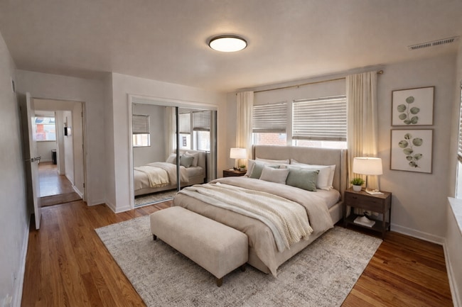 Building Photo - 206 W 7th St