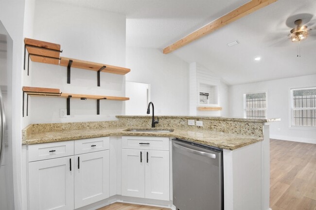 Building Photo - 101 Azalea Rd