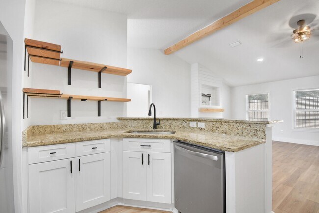 Building Photo - 101 Azalea Rd