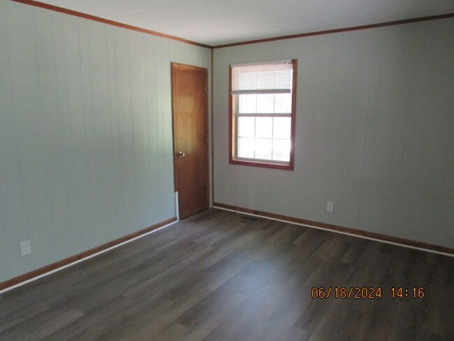 Building Photo - Mayesville