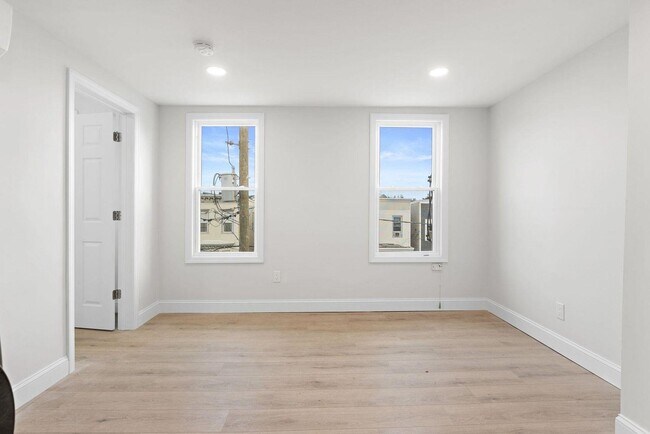 Building Photo - 173 Van Horne St