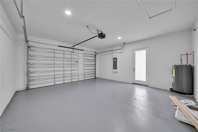 Building Photo - 2515 Sunniland Blvd