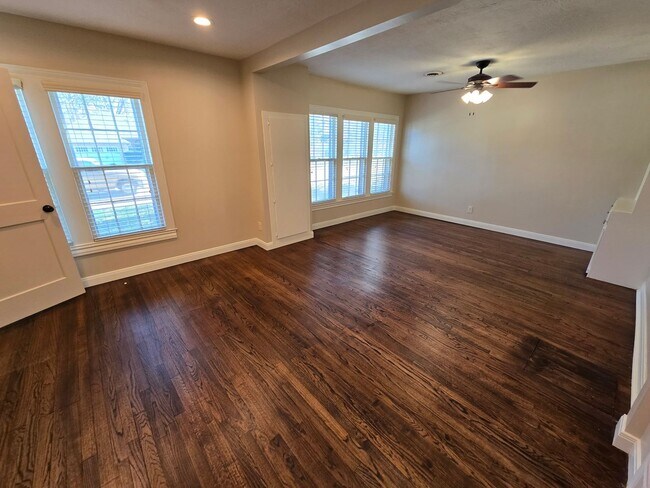 Building Photo - Spacious 3 Bedroom 2 Bath in Bryan!